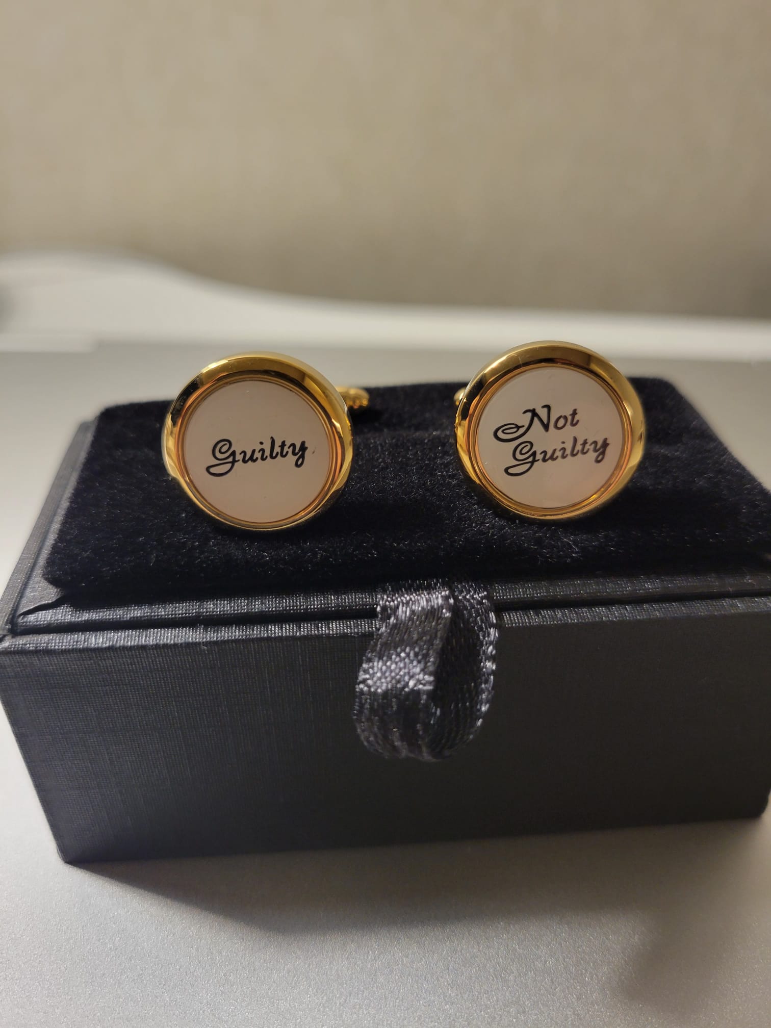 The Story Behind This Pair Of Cufflinks - Kluwer Mediation Blog